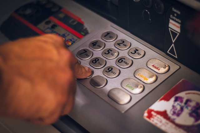 the-5-daily-habits-that-make-you-lose-money